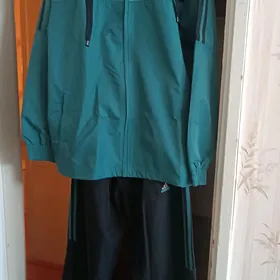 спортивный костюм "Адидас"