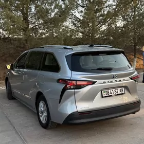 Toyota Sienna 2022