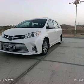 Toyota Sienna 2019
