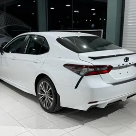Toyota Camry 2021
