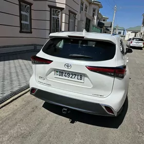 Toyota Highlander 2021