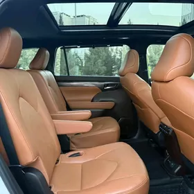 Toyota Highlander 2021