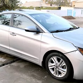 Hyundai Elantra 2020