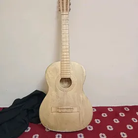 Satlyk gitara rasiyski arassa