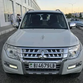 Mitsubishi Pajero 2015