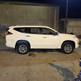 Mitsubishi Montero Sport 2023