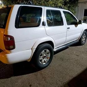 Nissan Pathfinder 2000