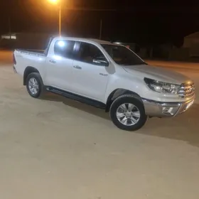 Toyota Hilux 2016