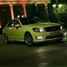 Mercedes-Benz C300 2012