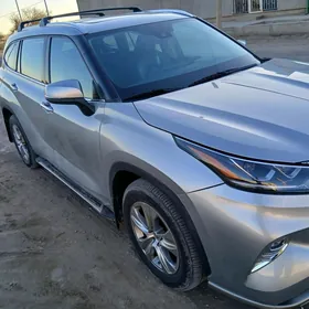 Toyota Highlander 2021