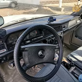 Mercedes-Benz 190E 1989