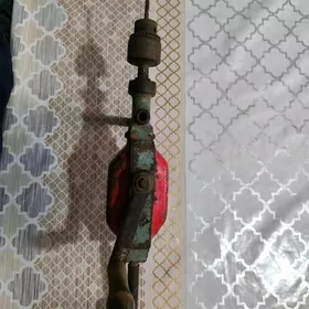 Дрель ручной