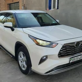 Toyota Highlander 2021