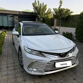 Toyota Camry 2021
