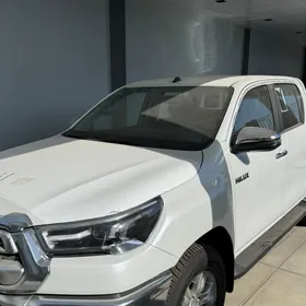 Toyota Hilux 2025