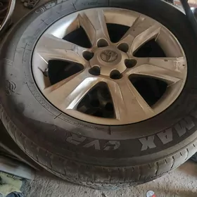 pathfinder runner 265 70 18