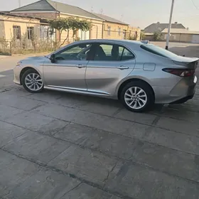 Toyota Camry 2021