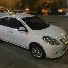 Nissan Versa 2013