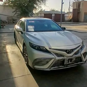 Toyota Camry 2021