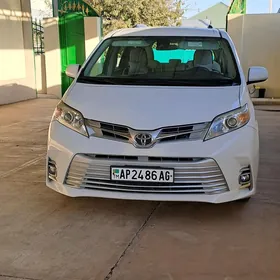 Toyota Sienna 2019