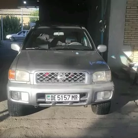Nissan Pathfinder 1999