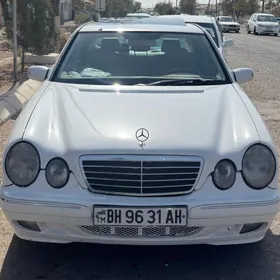 Mercedes-Benz E320 2001