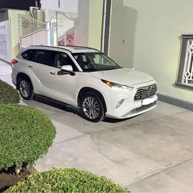 Toyota Highlander 2021