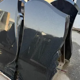 Pamyatnik Yadygarlik Памятник