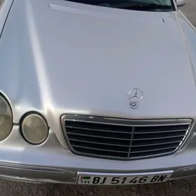 Mercedes-Benz E320 2001