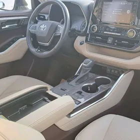 Toyota Highlander 2020