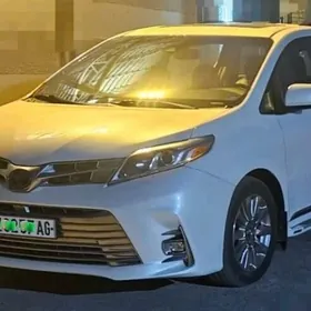 Toyota Sienna 2019