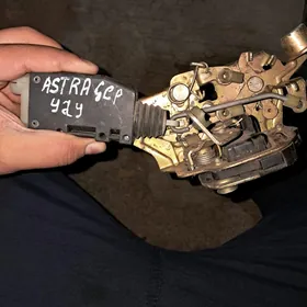 opel astra zamok komplekt