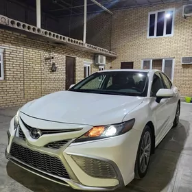 Toyota Camry 2021