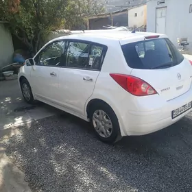 Nissan Versa 2011