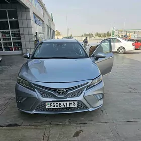 Toyota Camry 2018