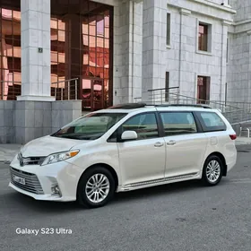 Toyota Sienna 2016