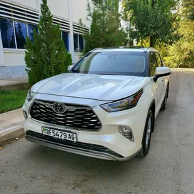 Toyota Highlander 2021