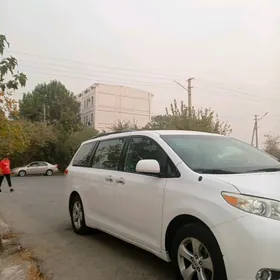 Toyota Sienna 2012