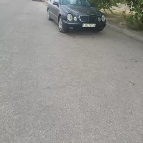 Mercedes-Benz E320 2001