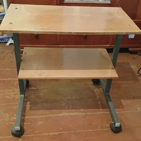 Журнальны столик, полка.