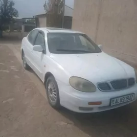 Daewoo Leganza 1998