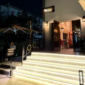 требуется официант