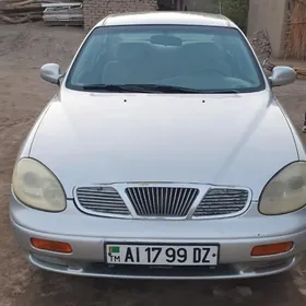 Daewoo Leganza 1999
