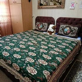 кровать 1,5 2 (штуки)