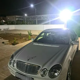 Mercedes-Benz E350 2005
