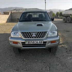Mitsubishi L200 2003