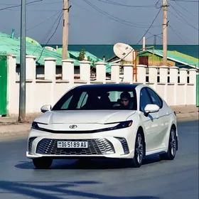 Toyota Camry Hybrid 2024