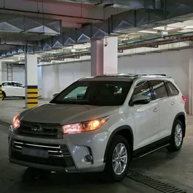 Toyota Highlander 2019