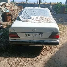 Mercedes-Benz 300E 1991