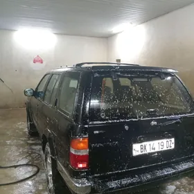 Nissan Pathfinder 1998